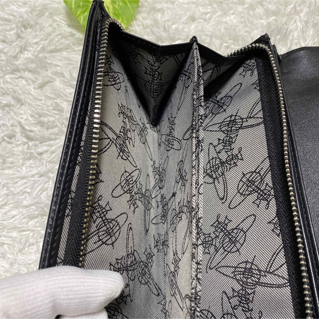 Vivienne Westwood(ヴィヴィアンウエストウッド)のヴィヴィアン  長財布　定番ロゴ　可愛い　お洒落　チェック　総柄 レディースのファッション小物(財布)の商品写真