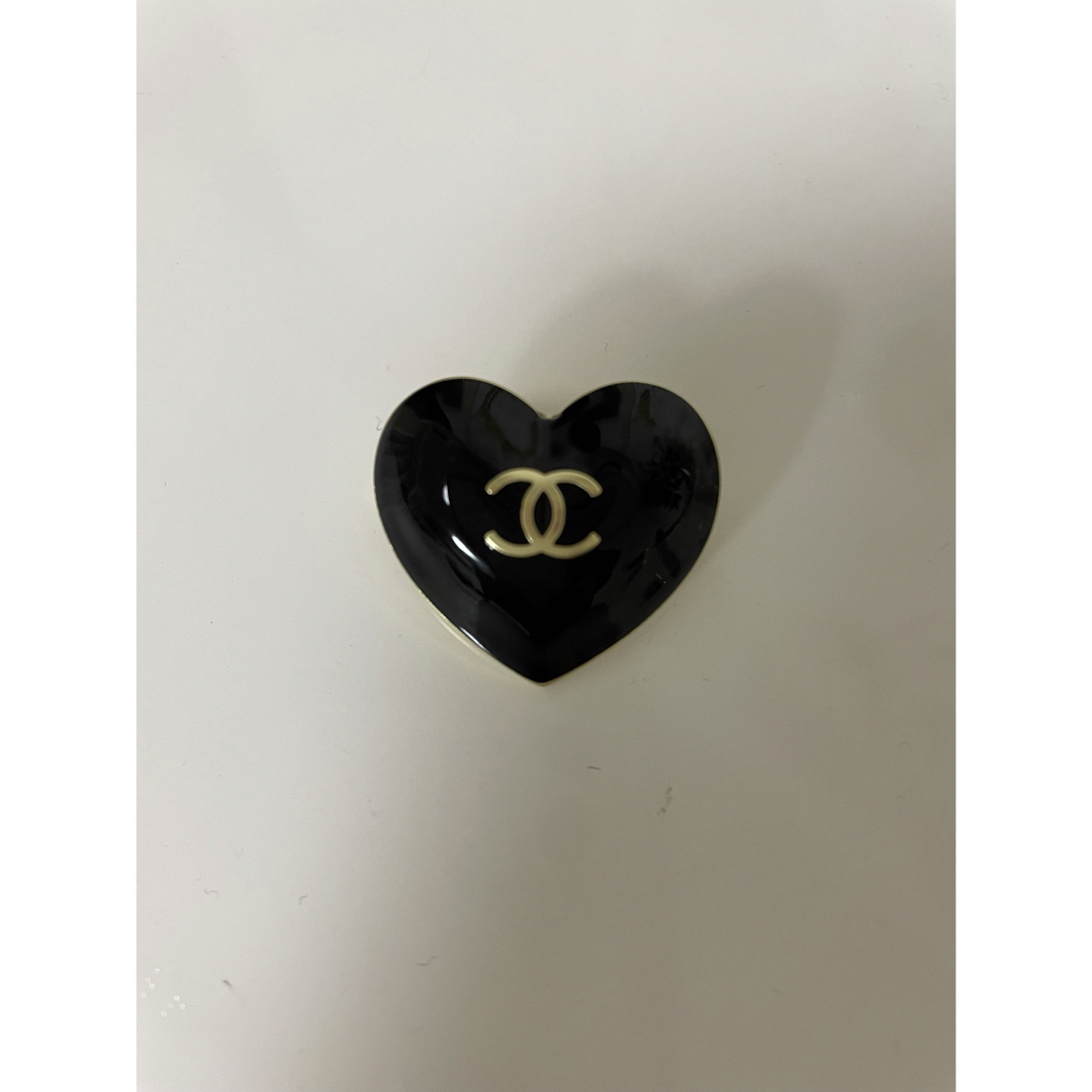 CHANEL(シャネル)のCHANEL❤︎クリスマス チャーム(ハート)ヘアゴム ハンドメイドのアクセサリー(ヘアアクセサリー)の商品写真