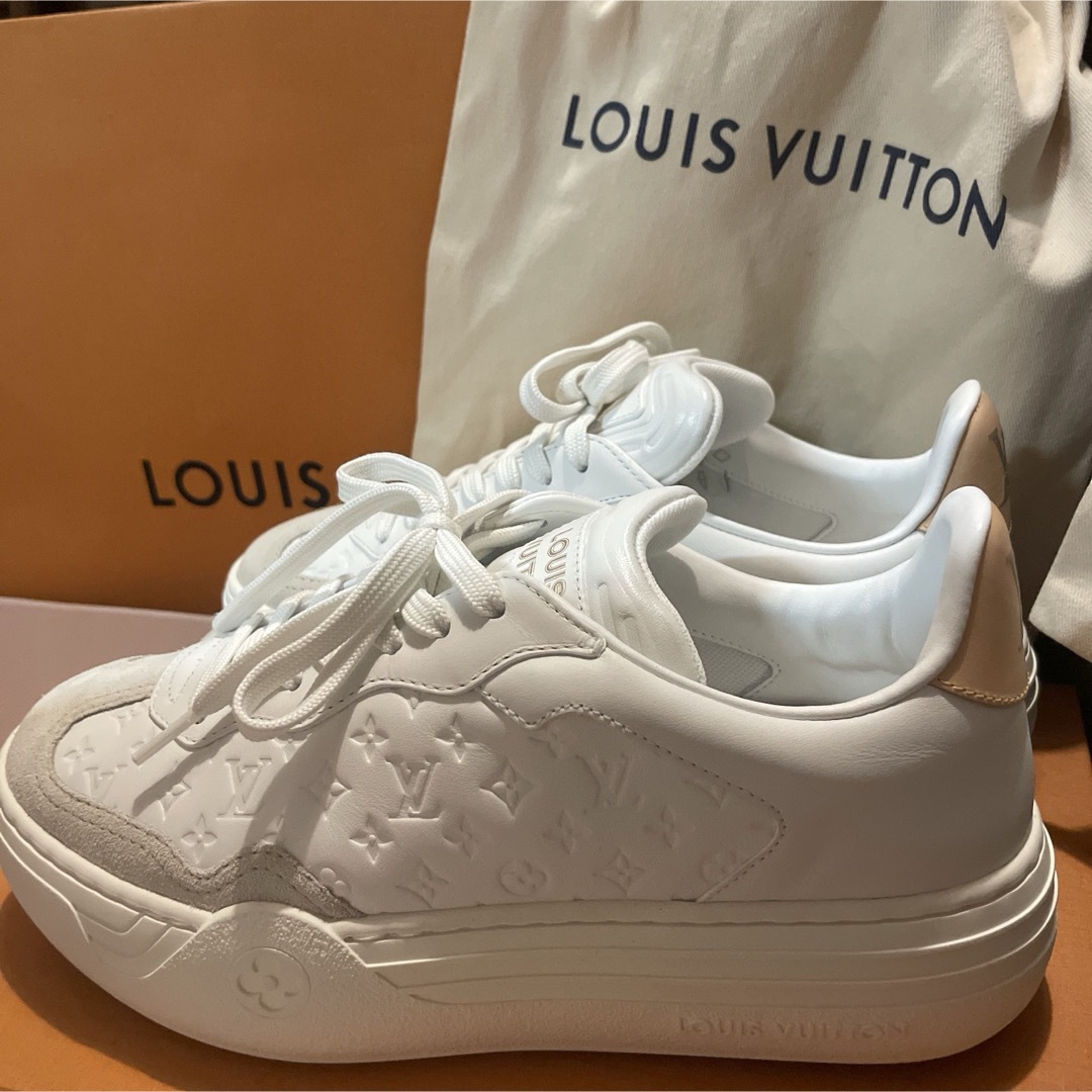 LOUIS VUITTON(ルイヴィトン)のルイヴィトン　LOUIS VUITTON 白　スニーカー レディースの靴/シューズ(スニーカー)の商品写真