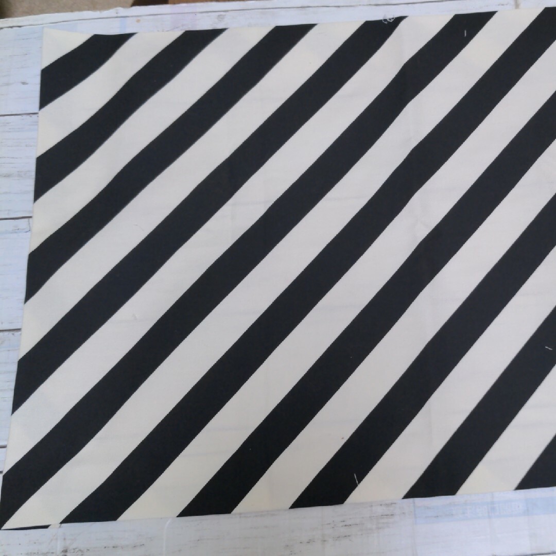 ハンドメイド　ランチョンマット　格子柄 ストライプ　40×60　黒　3枚 ハンドメイドのキッズ/ベビー(外出用品)の商品写真