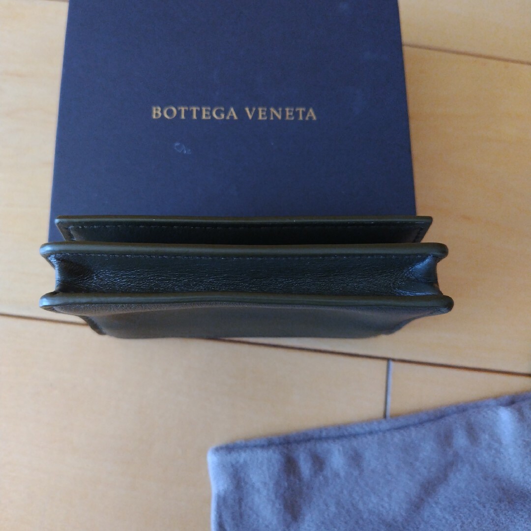 Bottega Veneta(ボッテガヴェネタ)の新品未使用 ボッテガ・ヴェネタ 名刺入れ カードケース カーキ色 メンズのファッション小物(名刺入れ/定期入れ)の商品写真