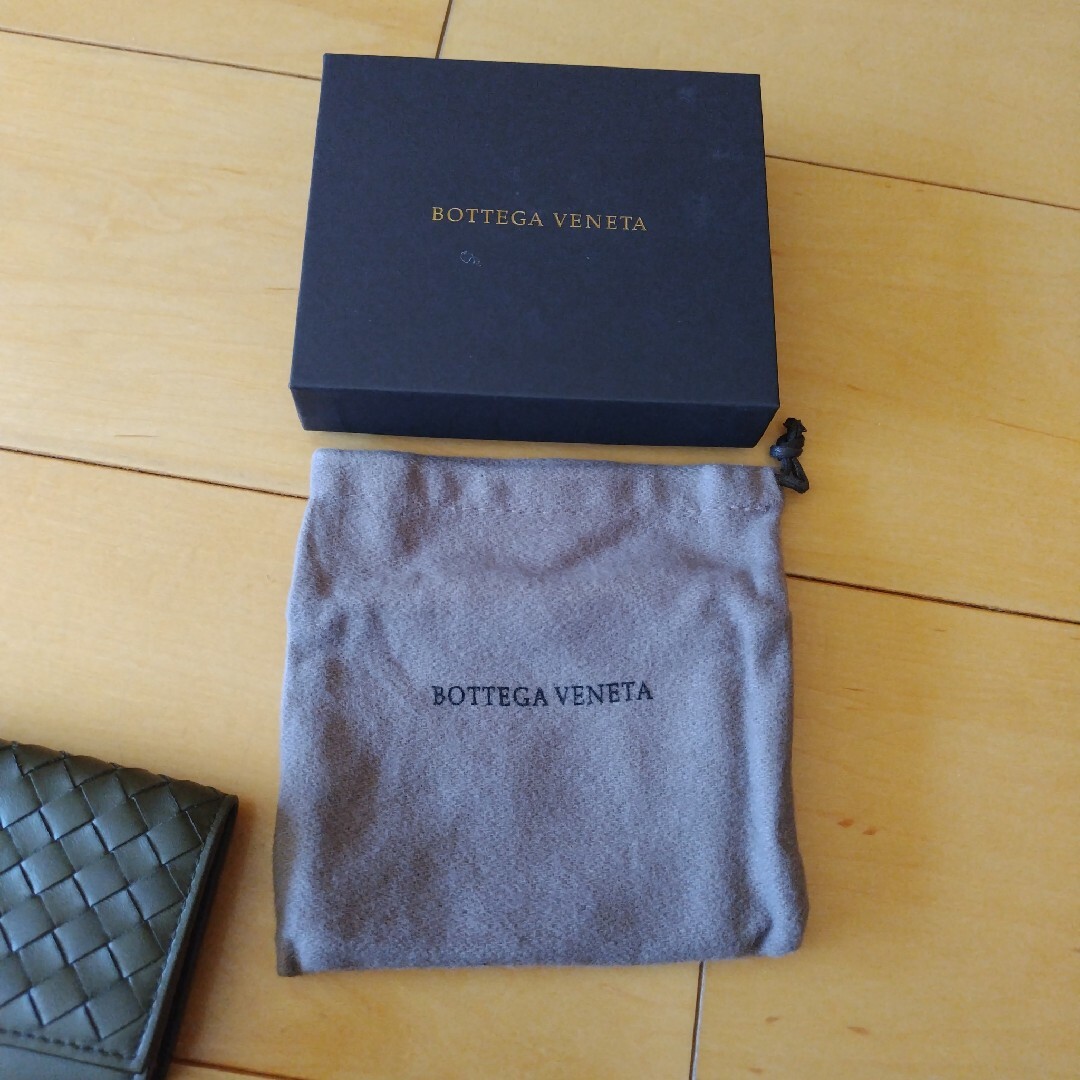 Bottega Veneta(ボッテガヴェネタ)の新品未使用 ボッテガ・ヴェネタ 名刺入れ カードケース カーキ色 メンズのファッション小物(名刺入れ/定期入れ)の商品写真