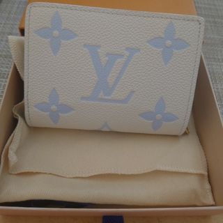 ルイヴィトン(LOUIS VUITTON)の本日発送可！【4回使用】ルイヴィトン・ポルトフォイユクレア　　ラテホワイト(財布)