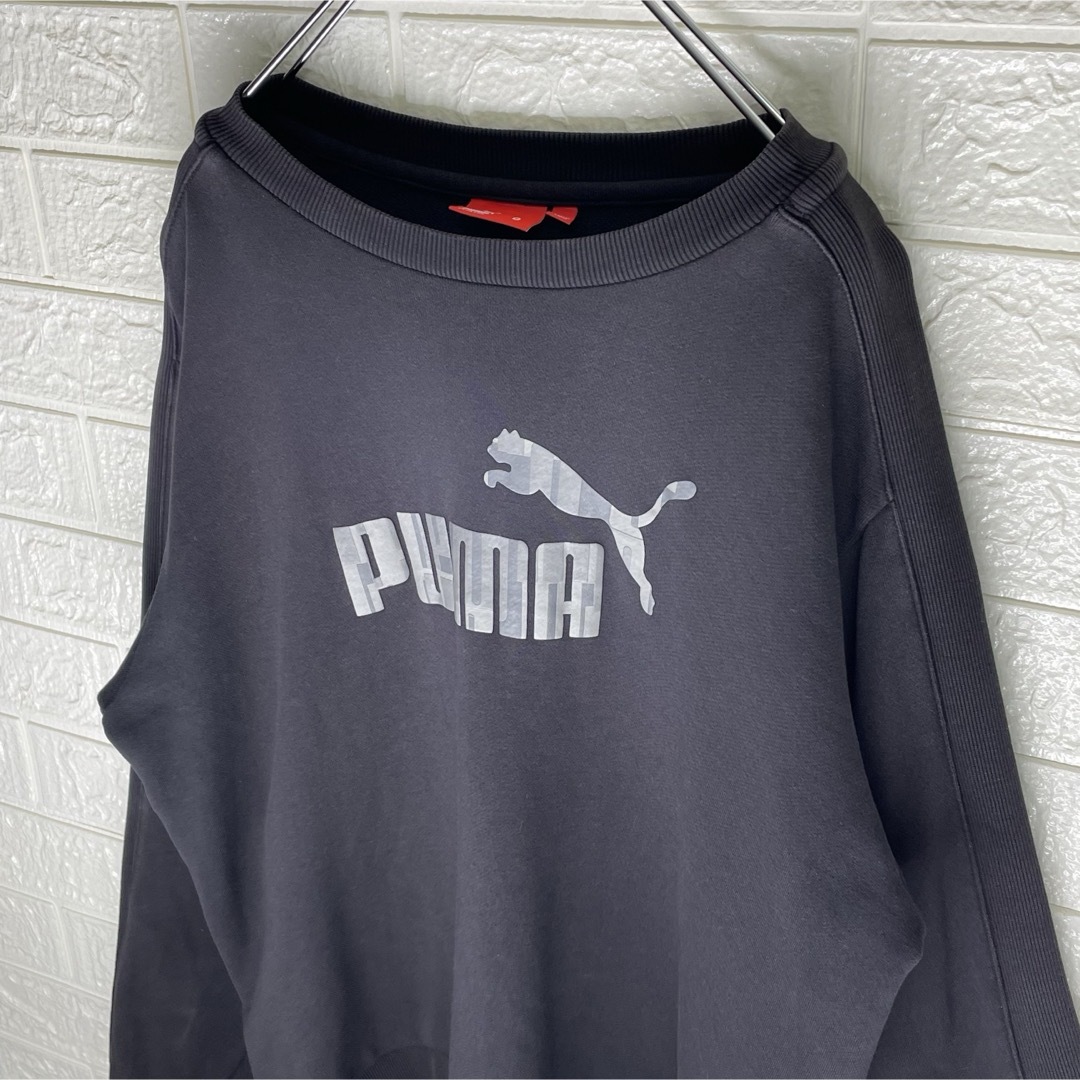 PUMA(プーマ)のプーマ　ビッグロゴ入り　トレーナー　黒　 XLサイズ メンズのトップス(スウェット)の商品写真