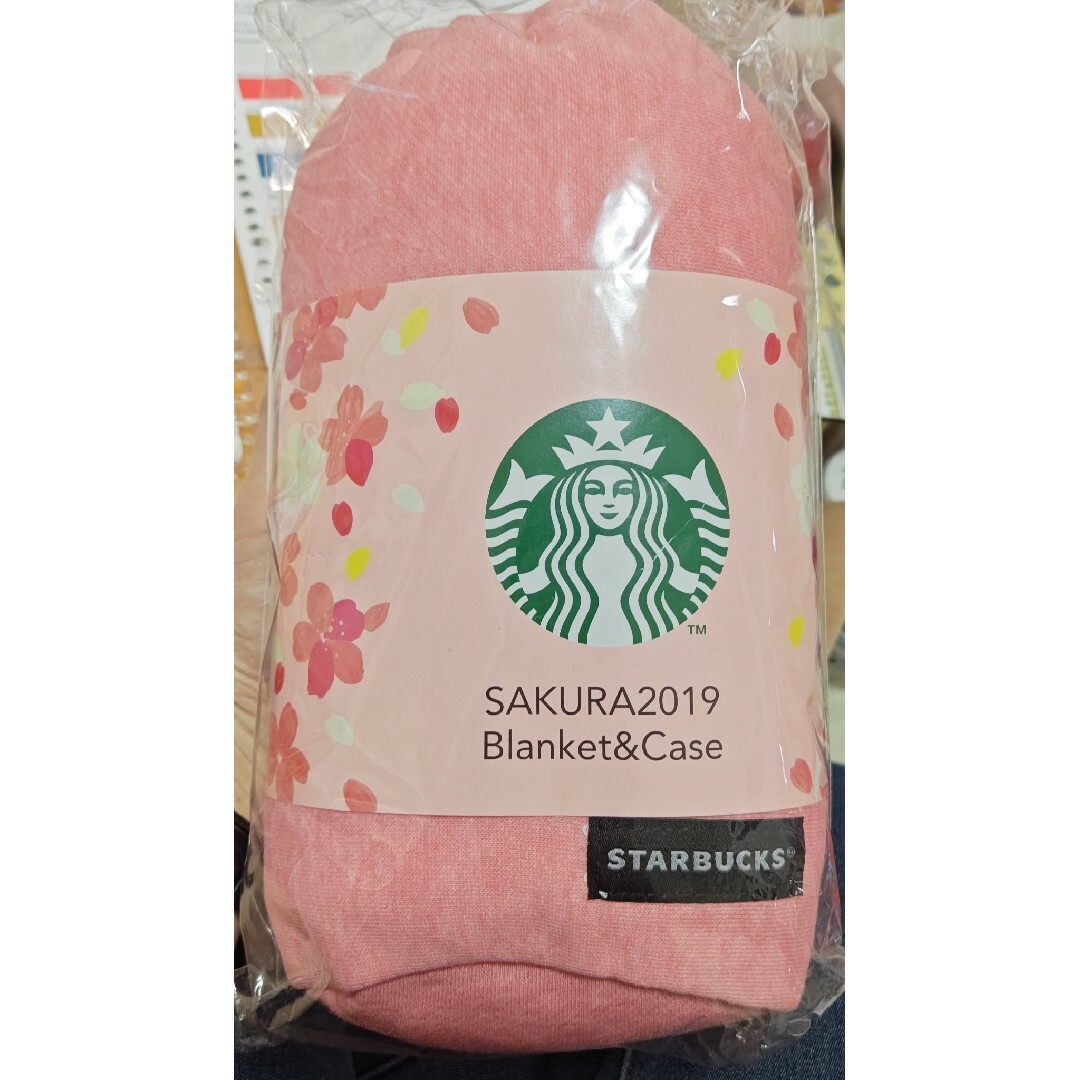 Starbucks(スターバックス)の【未開封】スターバックス ブランケット 2019 SAKURA インテリア/住まい/日用品の日用品/生活雑貨/旅行(日用品/生活雑貨)の商品写真