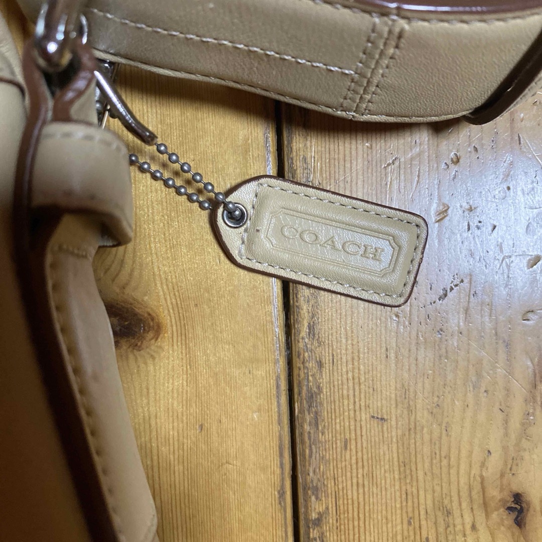 COACH(コーチ)のコーチ ショルダーバッグ ベージュ 革製 レザー COACH レディースのバッグ(ショルダーバッグ)の商品写真