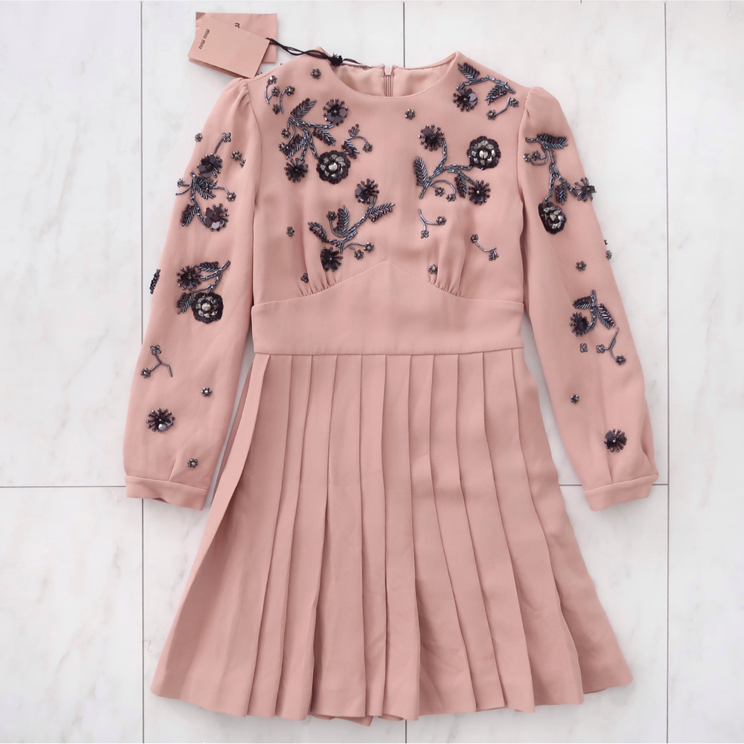 MIU MIU - MIU MIU ビーズ スパンコール ワンピース ピンク 新品 MIU MIU - MIU MIU ビーズ スパンコール ワンピース ピンク 新品