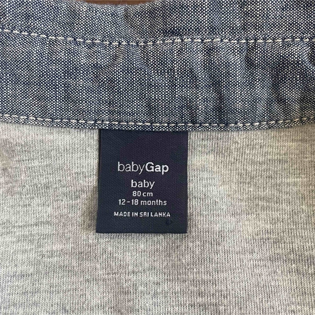 babyGAP(ベビーギャップ)のbabyGap 80 デニムシャツ キッズ/ベビー/マタニティのベビー服(~85cm)(シャツ/カットソー)の商品写真