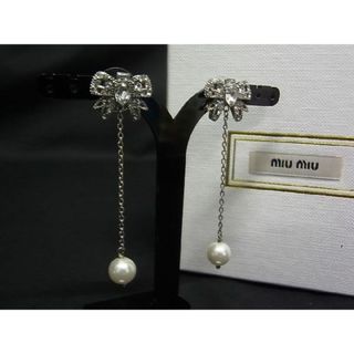 ミュウミュウ(miumiu)の■極美品■ miumiu ミュウミュウ リボン フェイクパール ラインストーン ピアス アクセサリー レディース シルバー系 AK3633ｷk(その他)