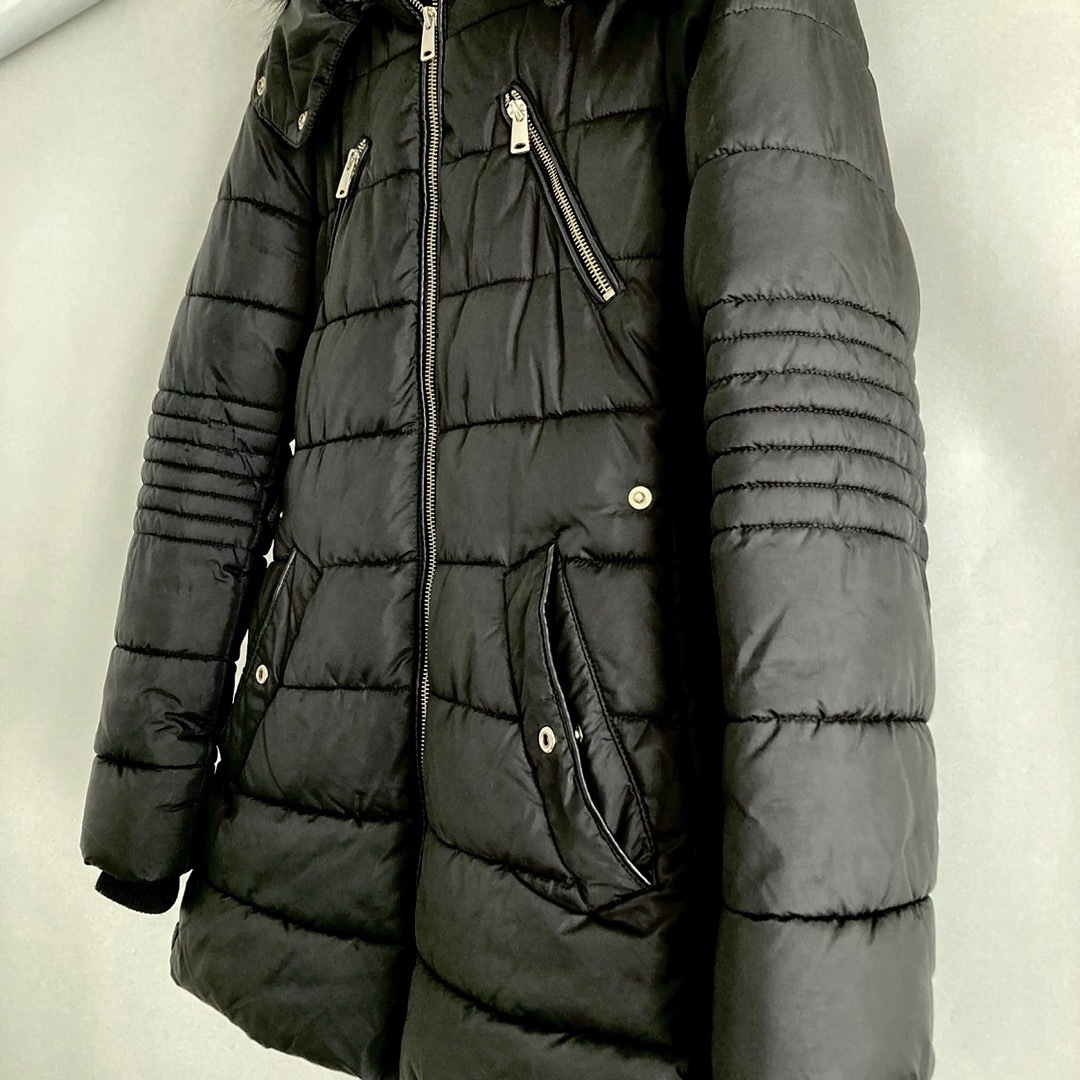ZARA(ザラ)のZARA ザラ ダウン ダウンコート 黒 ファー フード 取り外し可能 丈長め レディースのジャケット/アウター(ダウンコート)の商品写真