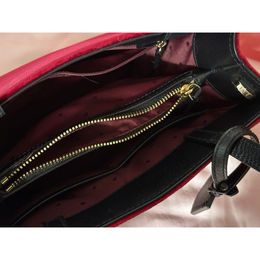 Kate spade NEW YORK 7Wサイズ 赤ベロア素材 ラインストーン Kate spade NEW YORK 7Wサイズ 赤ベロア素材 ラインストーン