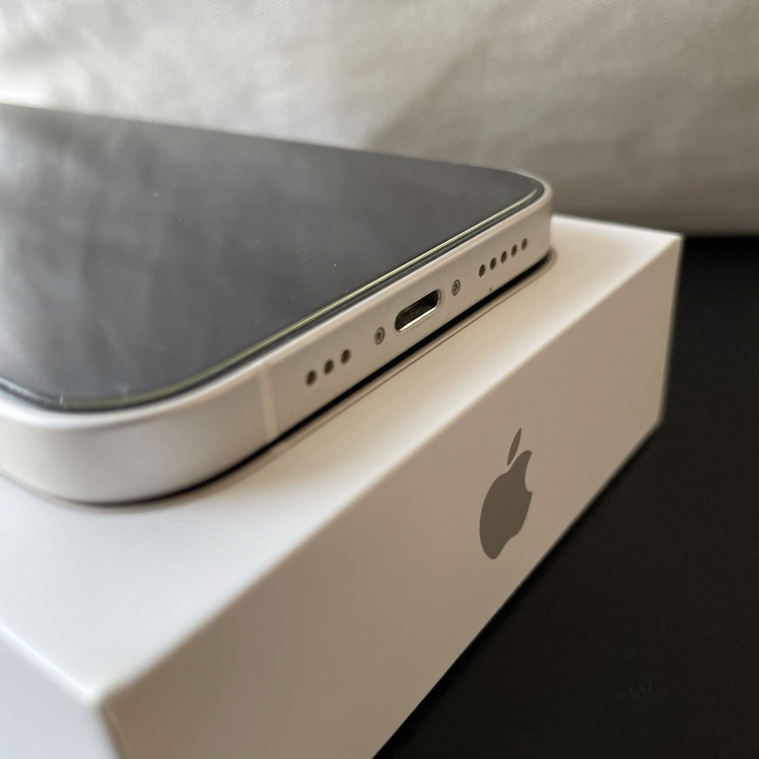 Apple(アップル)のアップル iPhone12 128GB ホワイト スマホ/家電/カメラのスマートフォン/携帯電話(スマートフォン本体)の商品写真