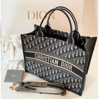 クリスチャンディオール(Christian Dior)の新作Dior Book Tote  ミディアム オブリーク カーフスキン(トートバッグ)