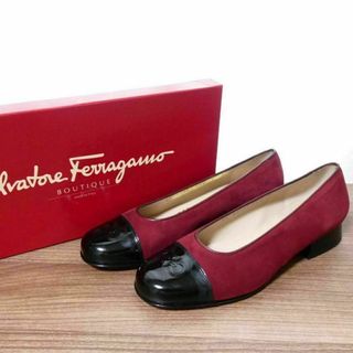 サルヴァトーレフェラガモ(Salvatore Ferragamo)の美品 サルヴァトーレフェラガモ エナメル×スエード ラウンドトゥ パンプス(ハイヒール/パンプス)