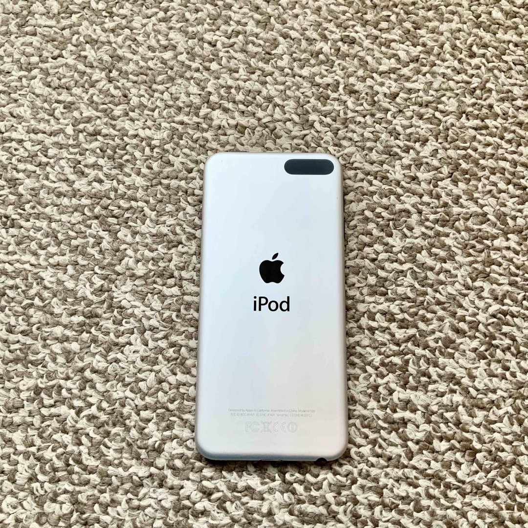 iPod touch(アイポッドタッチ)のiPod touch 5世代 16GB Appleアップル アイポッド 本体l スマホ/家電/カメラのオーディオ機器(ポータブルプレーヤー)の商品写真