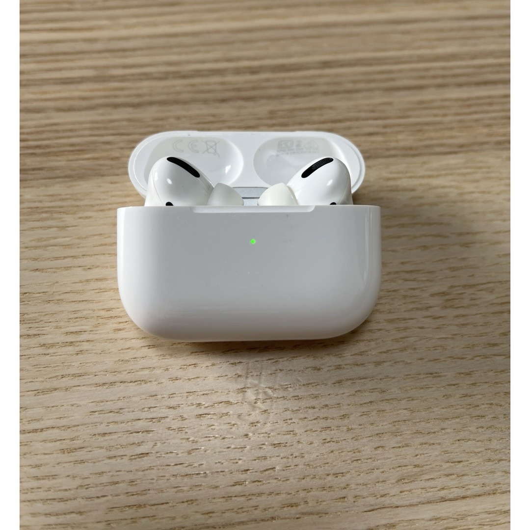 Apple(アップル)のAirPods Pro 第1世代　正規品　完動品 スマホ/家電/カメラのオーディオ機器(ヘッドフォン/イヤフォン)の商品写真