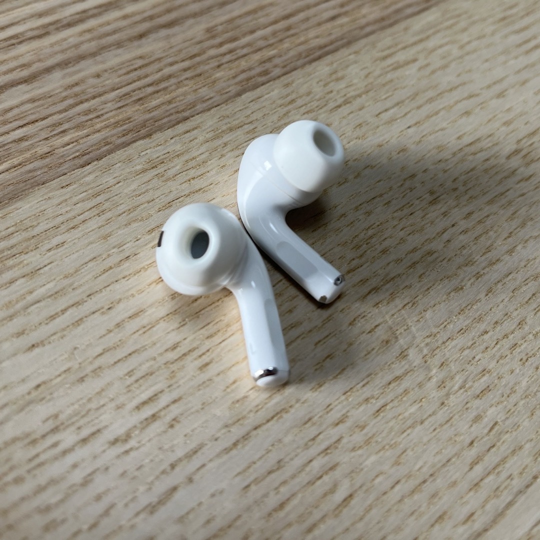 Apple(アップル)のAirPods Pro 第1世代　正規品　完動品 スマホ/家電/カメラのオーディオ機器(ヘッドフォン/イヤフォン)の商品写真