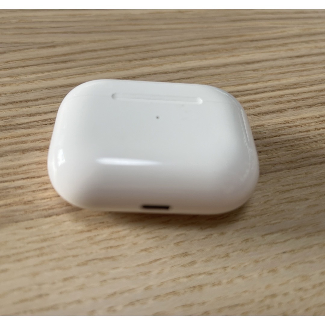 Apple(アップル)のAirPods Pro 第1世代　正規品　完動品 スマホ/家電/カメラのオーディオ機器(ヘッドフォン/イヤフォン)の商品写真