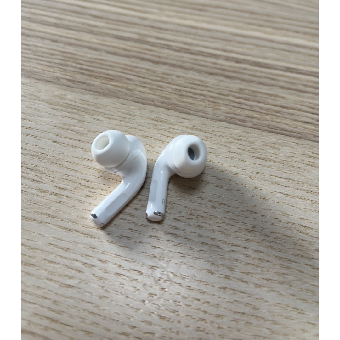 Apple(アップル)のAirPods Pro 第1世代　正規品　完動品 スマホ/家電/カメラのオーディオ機器(ヘッドフォン/イヤフォン)の商品写真