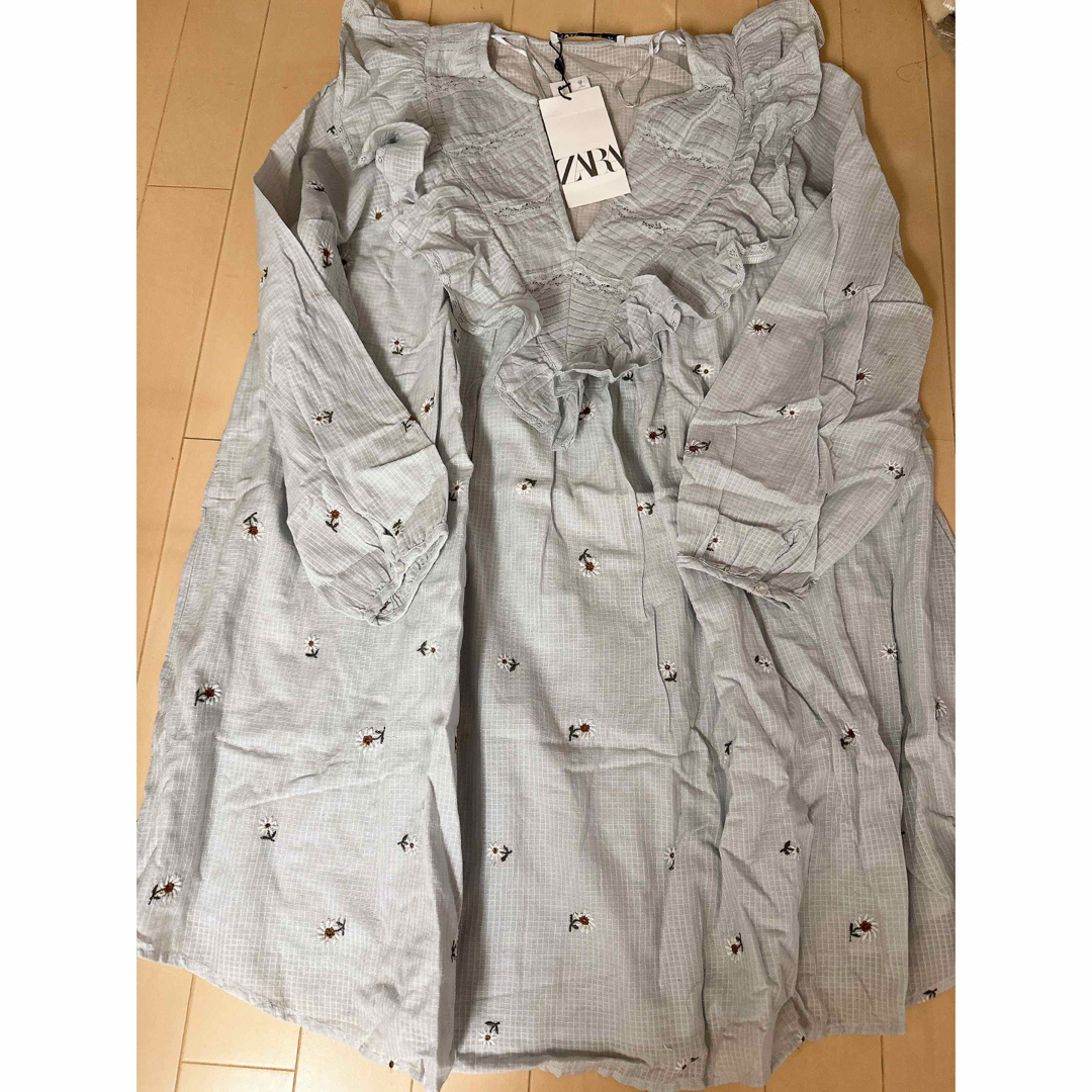 ZARA(ザラ)の新品 ZARA フラワー柄ワンピース🌼 レディースのワンピース(ミニワンピース)の商品写真