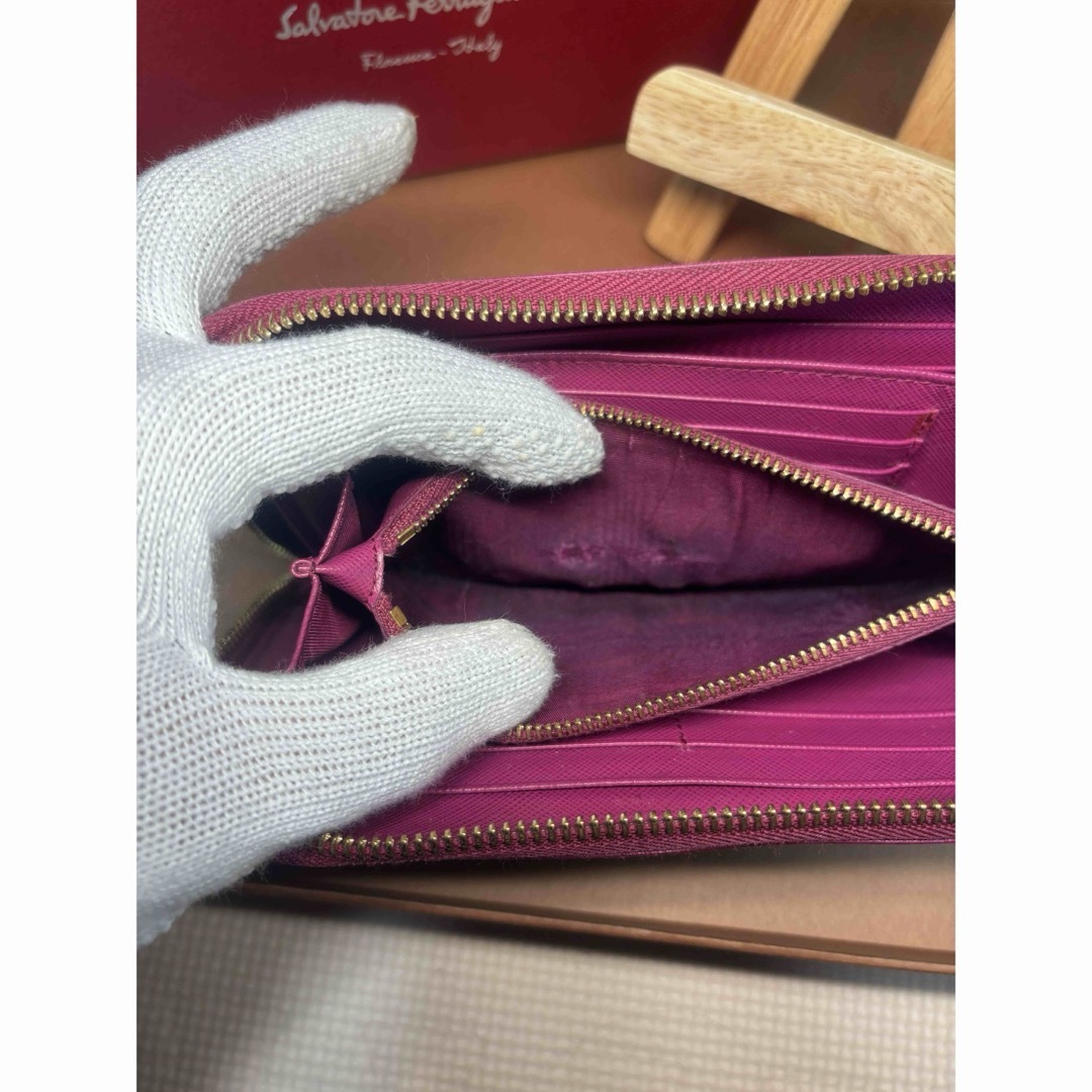 Salvatore Ferragamo ラウンドファスナー長財布 ヴァラ ピンク Salvatore Ferragamo ラウンドファスナー長財布 ヴァラ ピンク