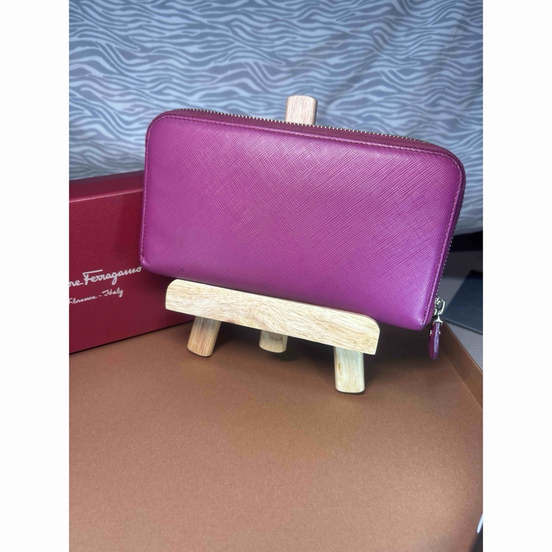 Salvatore Ferragamo ラウンドファスナー長財布 ヴァラ ピンク Salvatore Ferragamo ラウンドファスナー長財布 ヴァラ ピンク