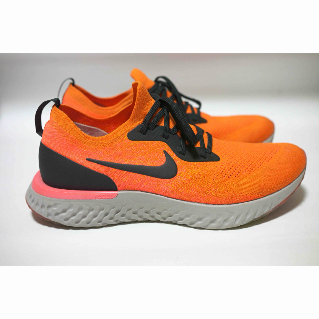 NIKE(ナイキ)のNIKE EPIC REACT FLYKNIT スポーツ/アウトドアのランニング(シューズ)の商品写真