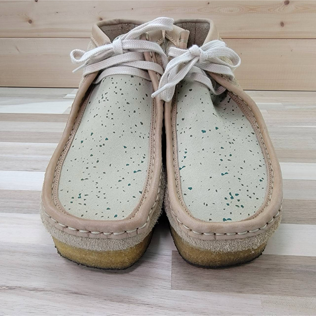 Clarks(クラークス)のクラークス ワラビー ブーツ ナチュラル/グリーン UK8 26㎝ メンズの靴/シューズ(ブーツ)の商品写真