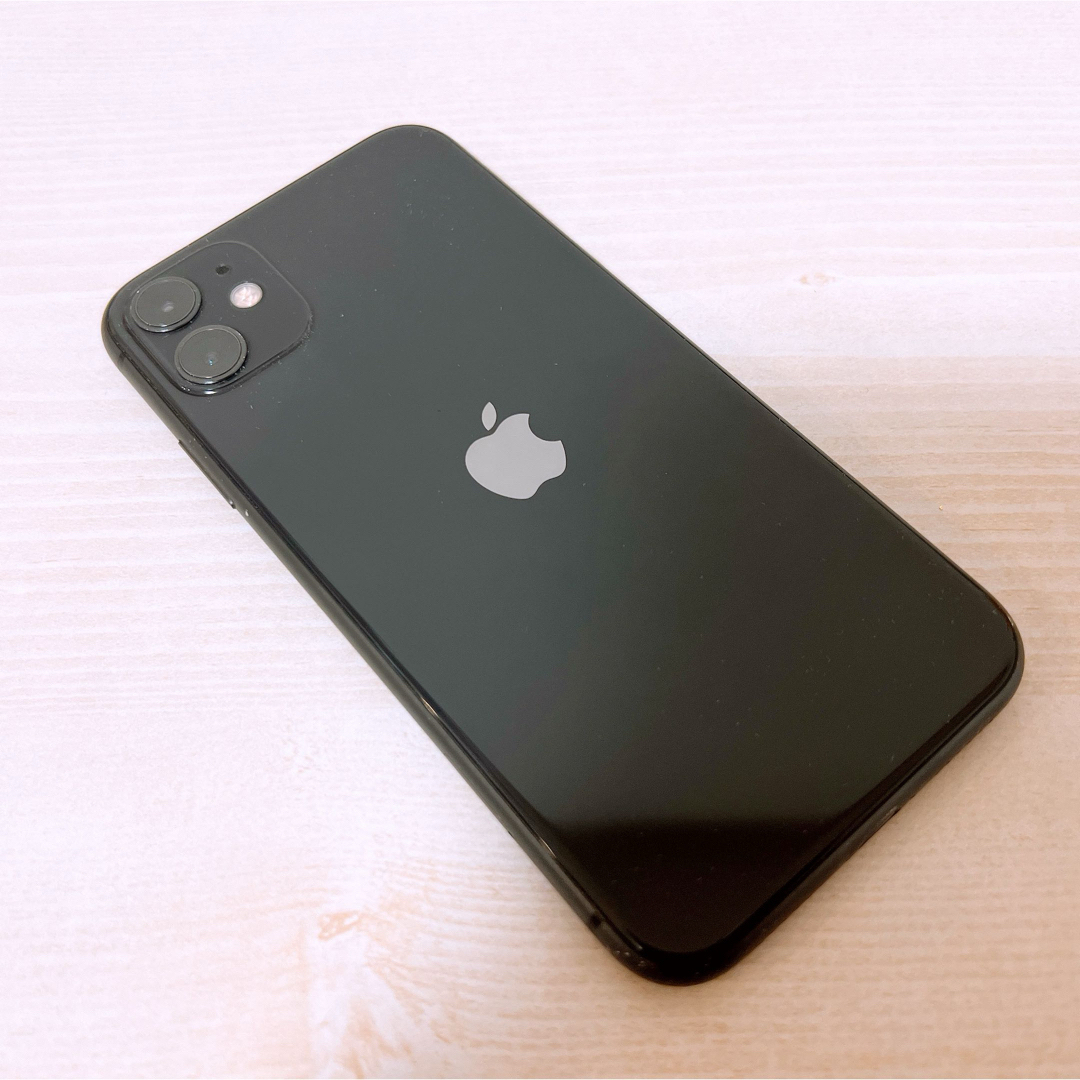 iPhone11本体128　simロック解除済　充電74% スマホ/家電/カメラのスマートフォン/携帯電話(スマートフォン本体)の商品写真