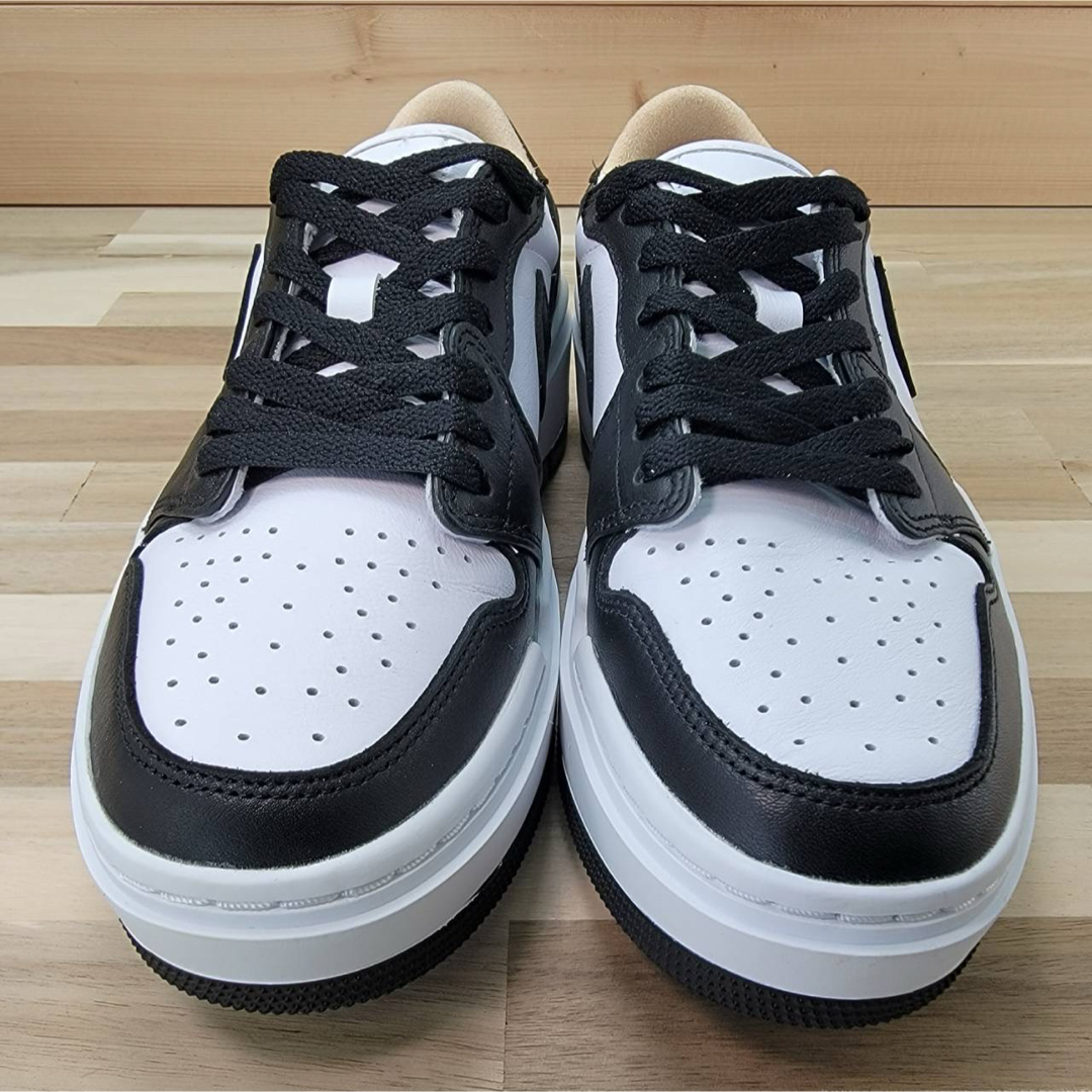 Jordan Brand（NIKE）(ジョーダン)のナイキ ウィメンズ エアジョーダン1 ロー エレベート "白/黒" 24.5㎝ レディースの靴/シューズ(スニーカー)の商品写真