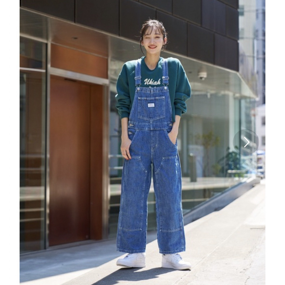 Levi's(リーバイス)のリーバイス　人気完売　デニム　オーバーオール レディースのパンツ(サロペット/オーバーオール)の商品写真