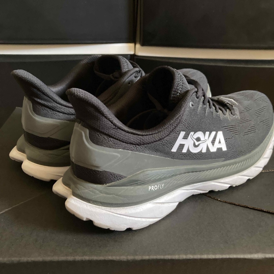 HOKA ONE ONE(ホカオネオネ)の美品❣️HOKAホカオネオネシューズ👞 スポーツ/アウトドアのランニング(シューズ)の商品写真