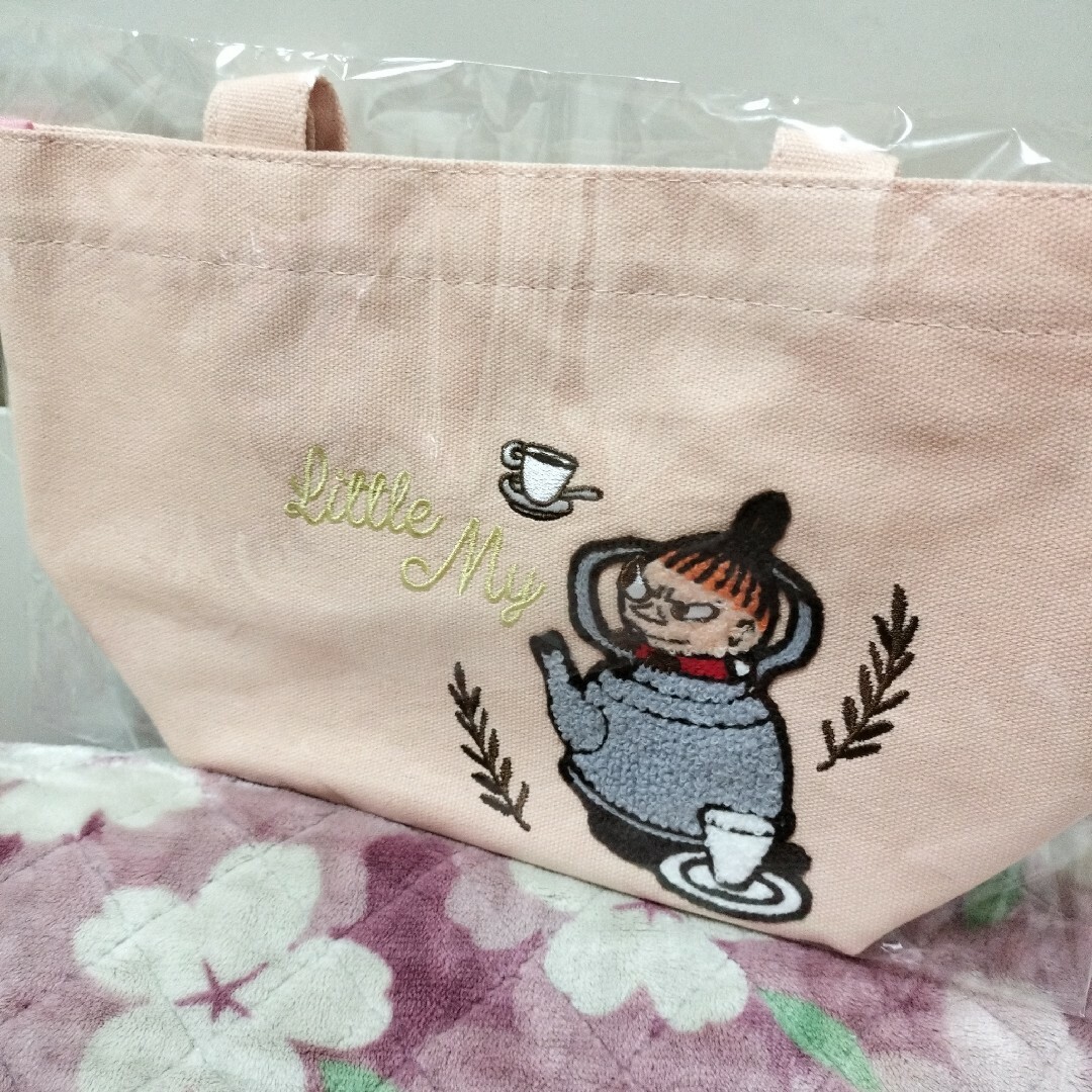 MOOMIN(ムーミン)のリトルミィ ランチトートバッグ さがら刺繍 ピンク ムーミン 会社 散歩 お使い レディースのバッグ(トートバッグ)の商品写真