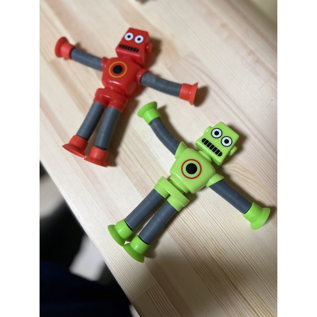 ポップチューブロボット　吸盤おもちゃ　2体 キッズ/ベビー/マタニティのおもちゃ(知育玩具)の商品写真