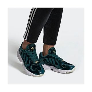 アディダス(adidas)のadidas yung-1 ベルベット スニーカー(スニーカー)