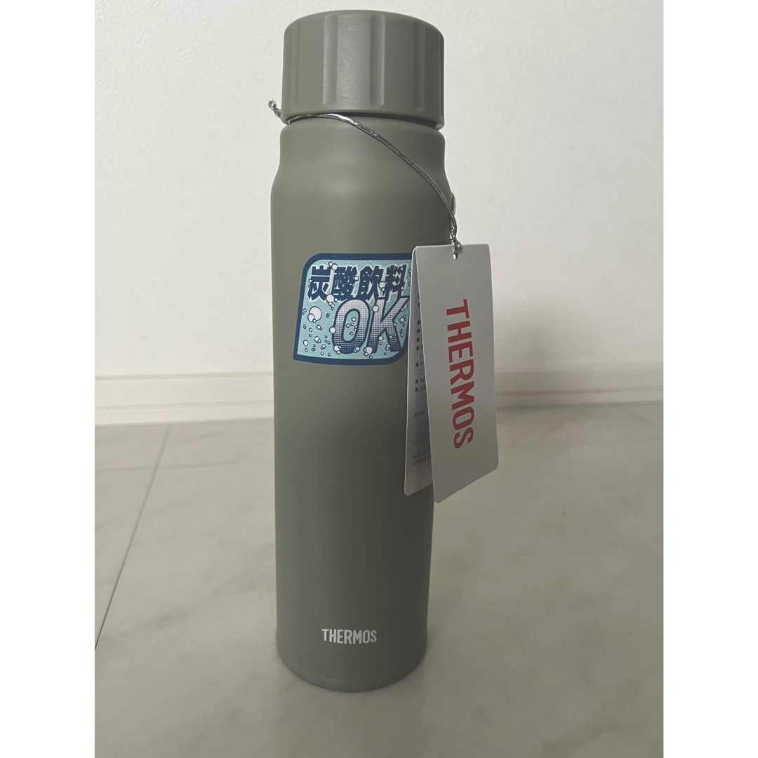 THERMOS(サーモス)の新品　サーモス 保冷炭酸飲料ボトル 500ml ステンレス カーキ キッズ/ベビー/マタニティの授乳/お食事用品(水筒)の商品写真