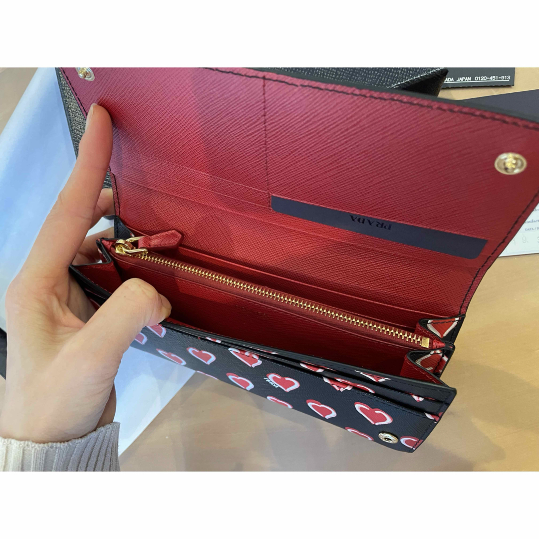 レディース♡新品・未使用♡ PRADAプラダ ハート柄 ウォレット 長財布 レディース♡新品・未使用♡ PRADAプラダ ハート柄 ウォレット 長財布