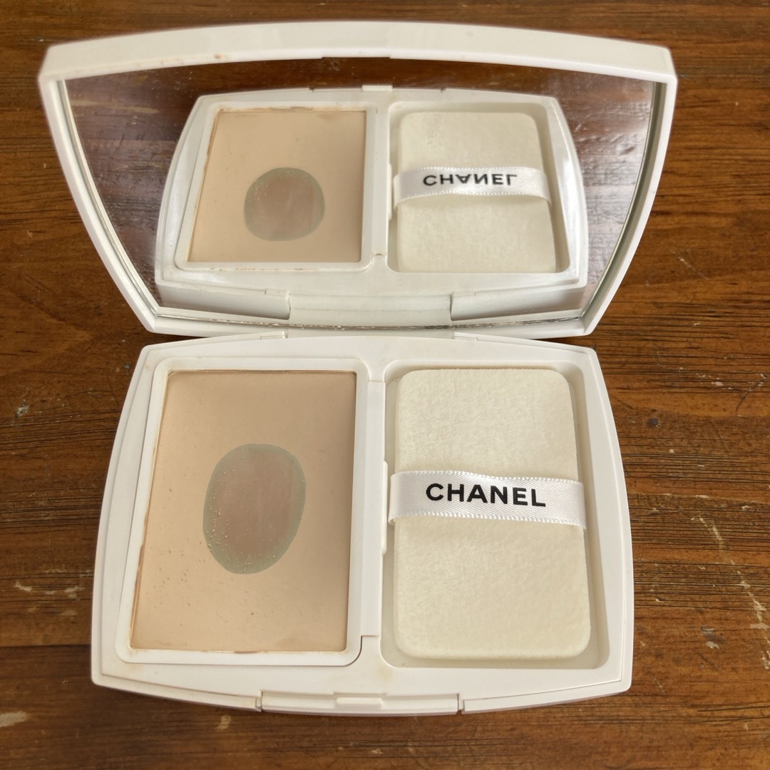 CHANEL(シャネル)のシャネル ル ブラン ブライトニング コンパクト B10 コスメ/美容のベースメイク/化粧品(ファンデーション)の商品写真