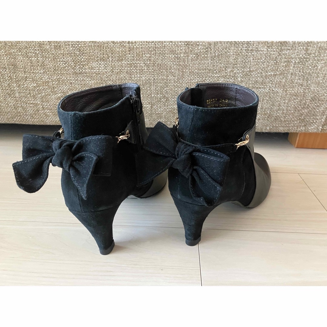MODE KAORI(モードカオリ)の【モードカオリ】黒のショートブーツ　24.5センチ レディースの靴/シューズ(ブーツ)の商品写真
