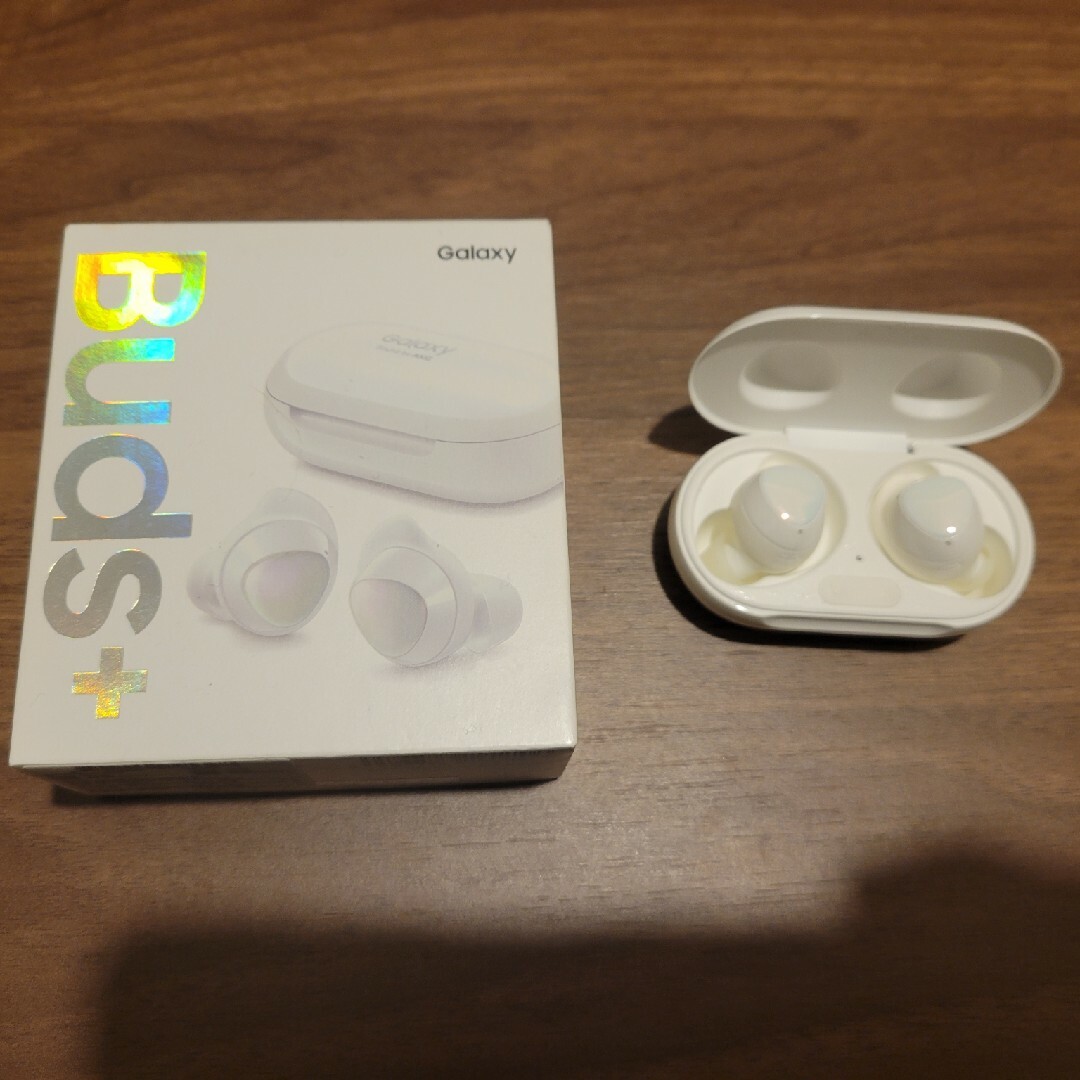 Galaxy(ギャラクシー)のGALAXY Buds+ 白 スマホ/家電/カメラのオーディオ機器(ヘッドフォン/イヤフォン)の商品写真