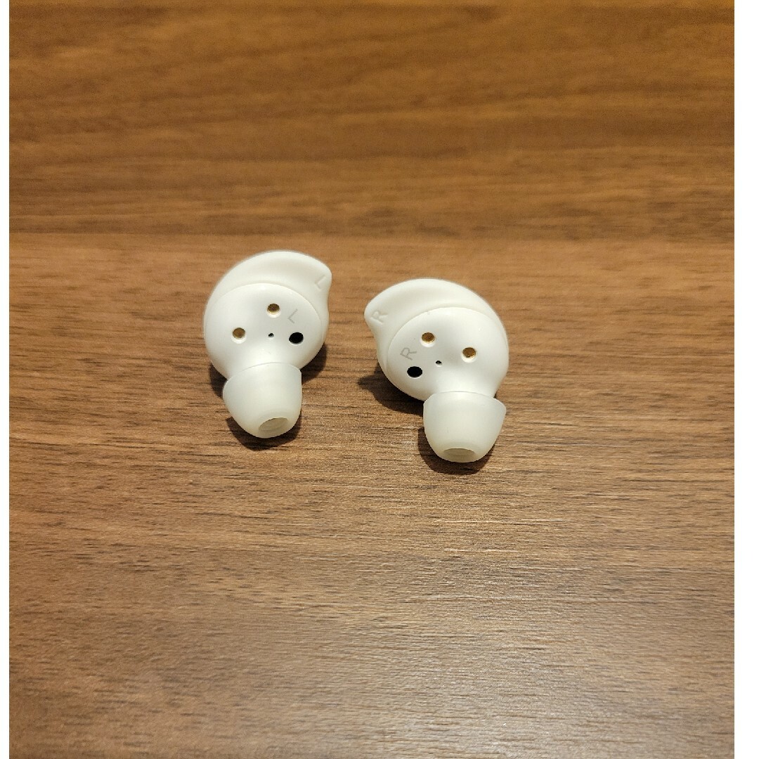 Galaxy(ギャラクシー)のGALAXY Buds+ 白 スマホ/家電/カメラのオーディオ機器(ヘッドフォン/イヤフォン)の商品写真