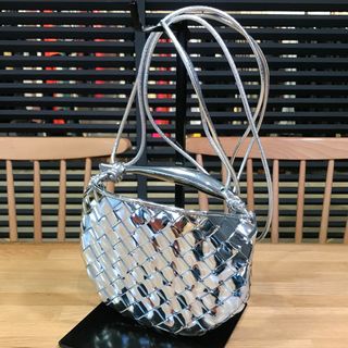 ボッテガヴェネタ(Bottega Veneta)の新品未使用 ボッテガヴェネタ 現行 イントレチャート ミニサーディン シルバー(ショルダーバッグ)