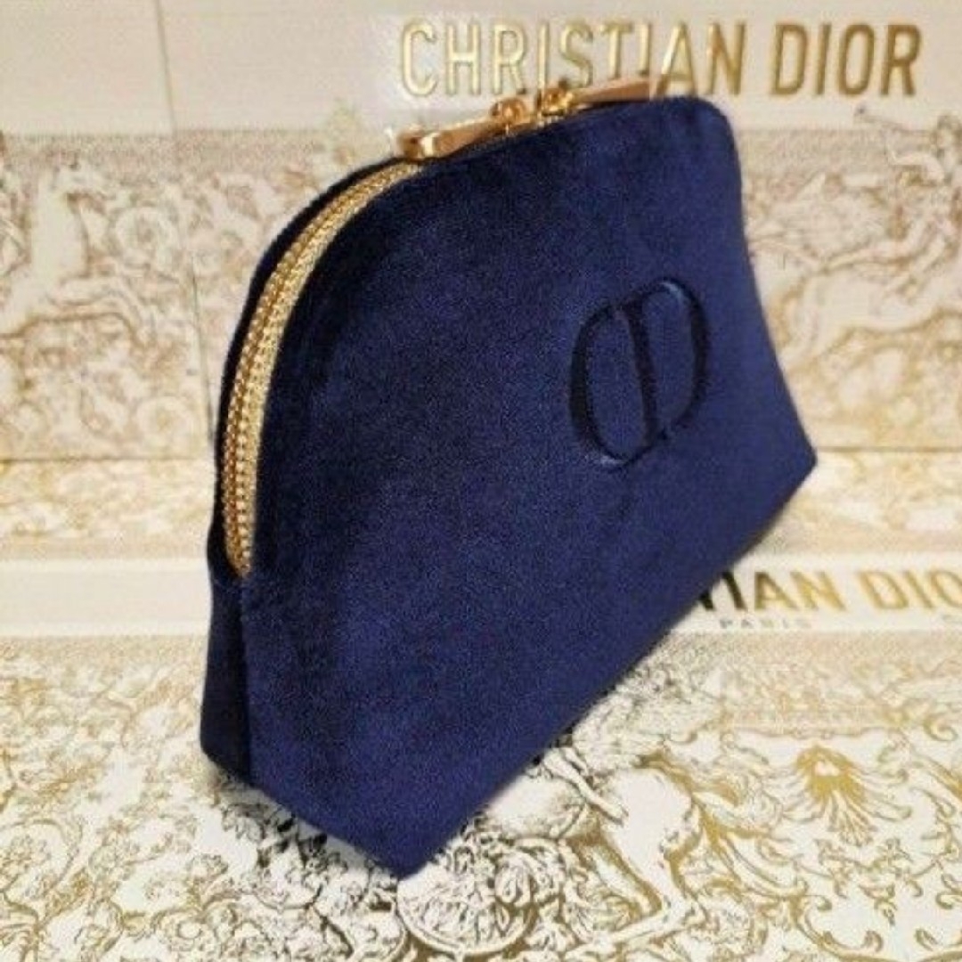Christian Dior(クリスチャンディオール)の新品未使用◆DIOR　ディオール　2023ホリデー限定　ベルベットポーチ　ネイビ レディースのファッション小物(ポーチ)の商品写真