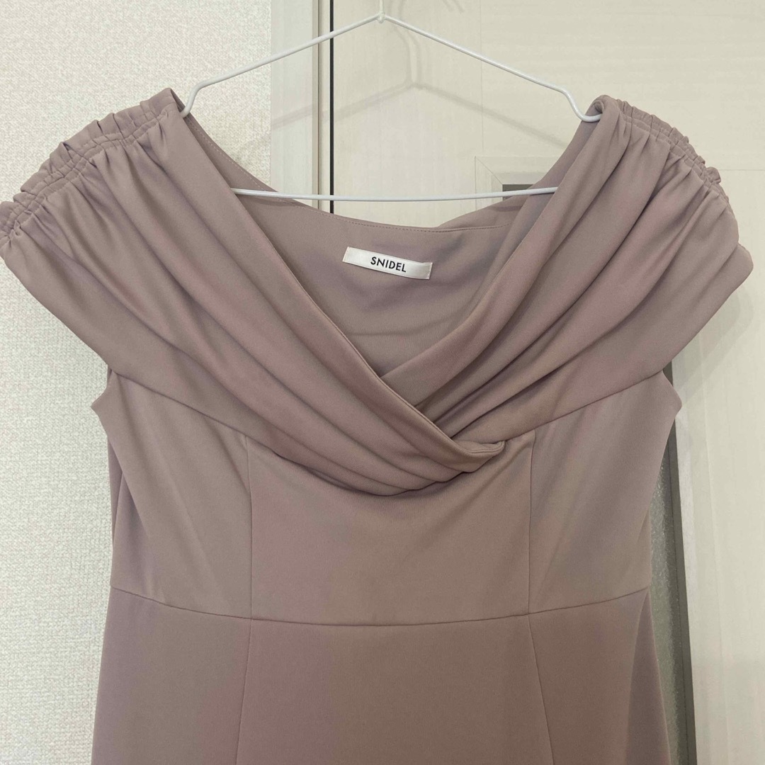SNIDEL(スナイデル)のSNIDEL  カットタイトドレス  レディースのフォーマル/ドレス(ロングドレス)の商品写真