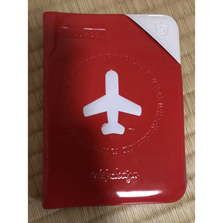パスポートカバー　パスポートケース　レッド　スキミング防止　　　　　(旅行用品)