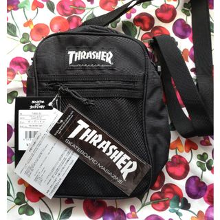 スラッシャー(THRASHER)の縦型ミニショルダー THRSG123BKWH(ショルダーバッグ)