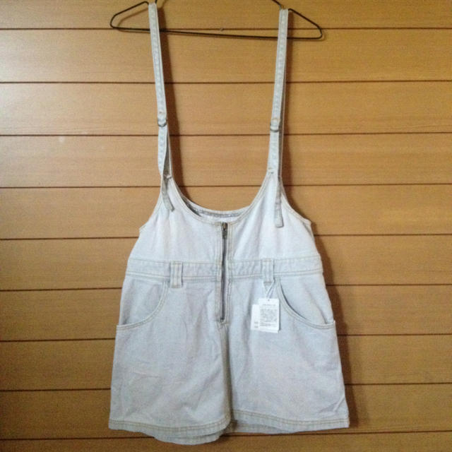 肩ひも付きデニムスカート レディースのスカート(ミニスカート)の商品写真