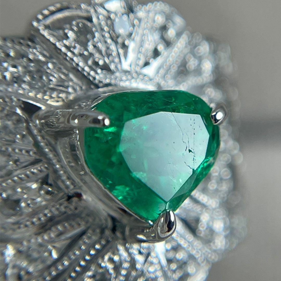 PT900 天然エメラルド 0.61ct 天然ダイヤモンド 0.18ct リング レディースのアクセサリー(リング(指輪))の商品写真