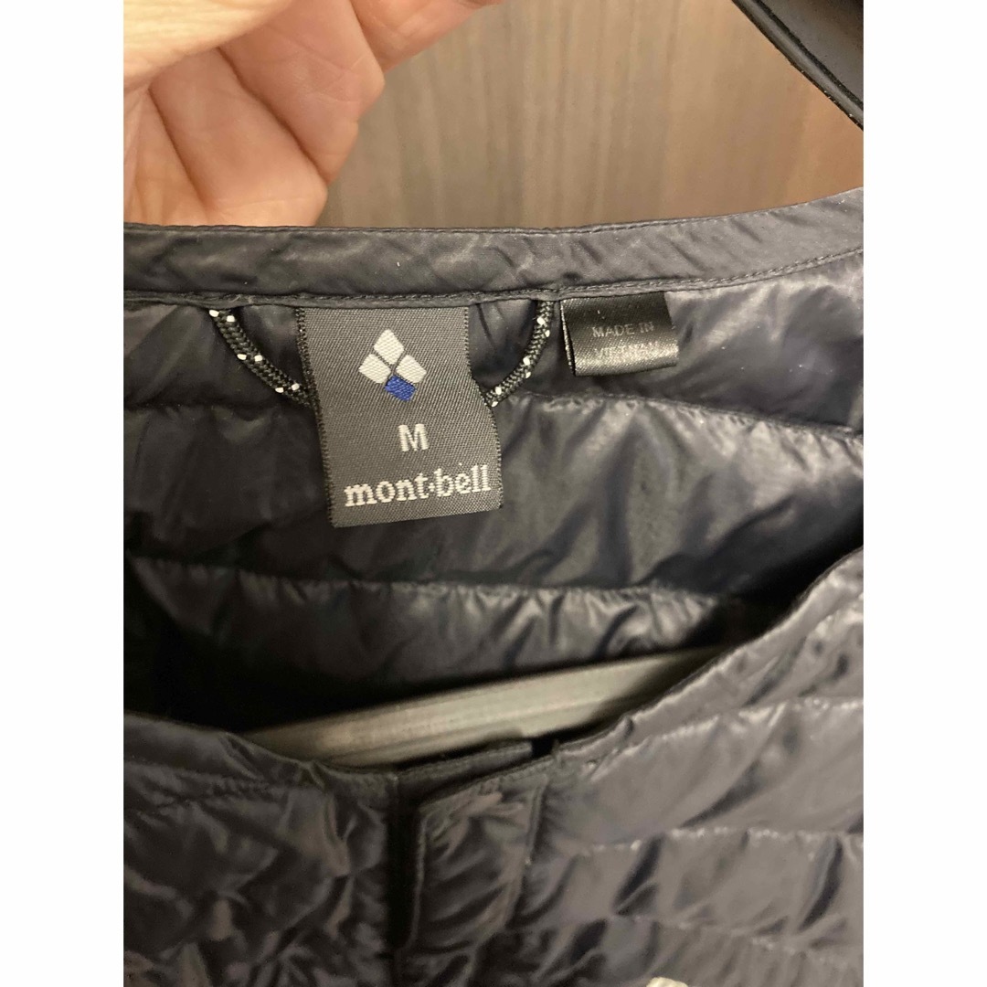 mont bell(モンベル)のモンベル  インナーダウン　ブラック　M  メンズのジャケット/アウター(ダウンジャケット)の商品写真