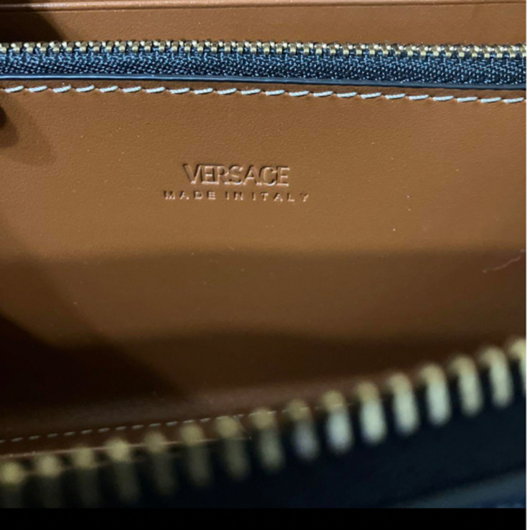 VERSACE(ヴェルサーチ)の新品未使用　ヴェルサーチ　ラウンドジップ　長財布　ラグレカ　シグネチャー メンズのファッション小物(長財布)の商品写真